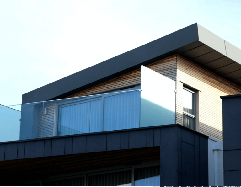 THE HOUSE WITH THE BALCONY